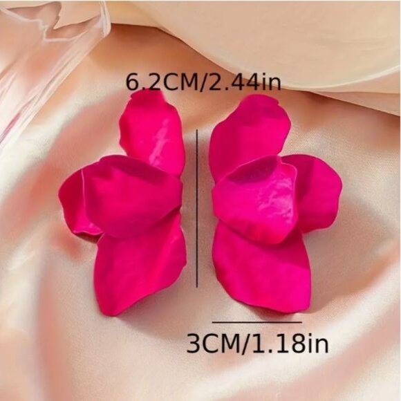 NEW Fallon Deep Pink Flower Petal Abstract Statement Earrings - Picture 4 of 4